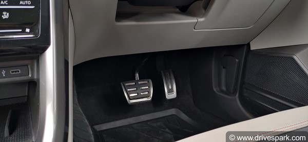 కార్లలో యాక్సిలరేటర్ పెడల్ కంటే బ్రేక్ పెడల్ ఎత్తులో ఉంటుంది ఎందుకు?