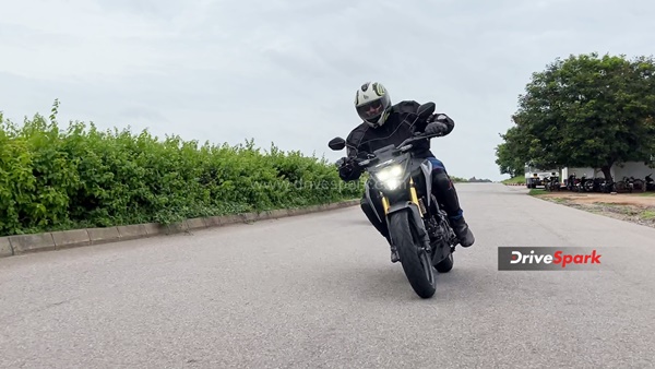 హోండా సిబి300ఎఫ్ టెస్ట్ రైడ్ రివ్యూ.. బోరింగ్ క్లాసిక్ బైక్‌లను పక్కన పెట్టి, ఈ స్పోర్టీ స్ట్రీట్ ఫైటర్‌ను ఎక్కండి..!