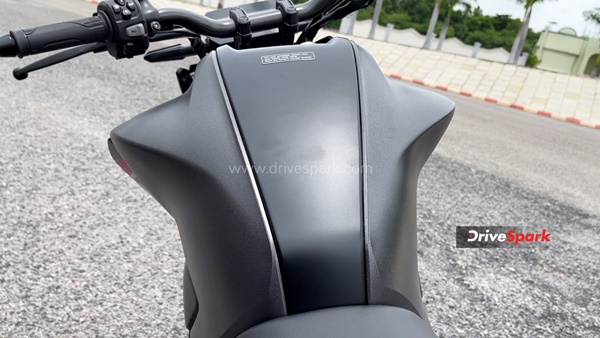 హోండా సిబి300ఎఫ్ టెస్ట్ రైడ్ రివ్యూ.. బోరింగ్ క్లాసిక్ బైక్‌లను పక్కన పెట్టి, ఈ స్పోర్టీ స్ట్రీట్ ఫైటర్‌ను ఎక్కండి..!