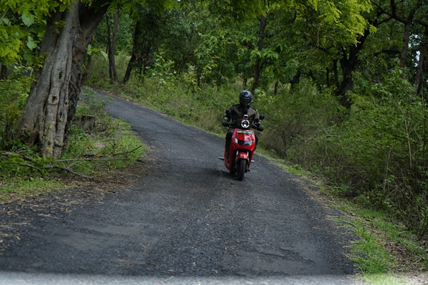 19 రోజుల్లో కన్యాకుమారి నుంచి కాశ్మీర్ ప్రయాణం: బౌన్స్ ఎలక్ట్రిక్ స్కూటర్‌తో అరుదైన రికార్డ్