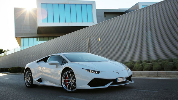 సారీ.. 2024 వరకు కార్లు స్టాక్ లేవు, డెలివరీ కావాలంటే ఆ తర్వాతే..!