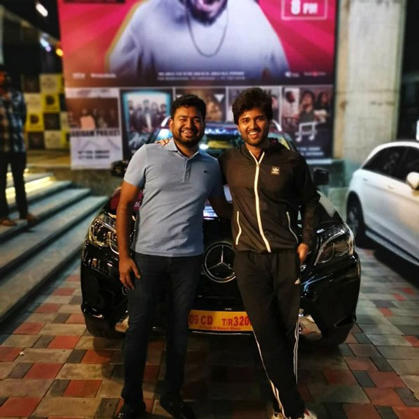 అర్జున్ రెడ్డి (విజయ్ దేవరకొండ) లగ్జరీ కార్లు.. బిఎండబ్ల్యు నుంచి ల్యాండ్ రోవర్ వరకు