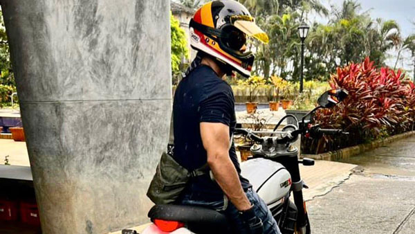 రూ. 14 లక్షల ఖరీదైన బైక్ కొనుగోలు చేసిన షాహిద్ కపూర్