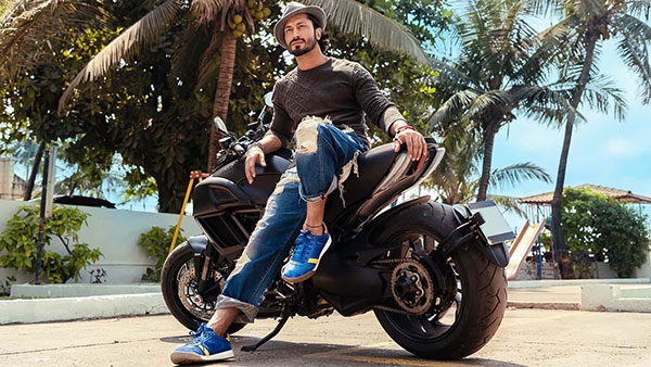 బాలీవుడ్ స్టార్స్ బలే బలే ఖరీదైన బైకులు.. వివరాలు