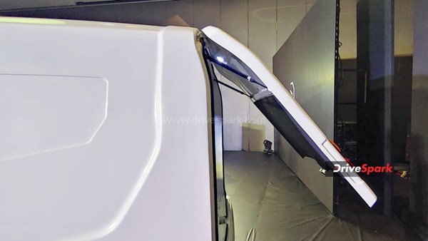 సింగిల్ చార్జ్‌పై 165 కిమీ రేంజ్ అందించే ఎలక్ట్రిక్ కార్గో త్రీవీలర్.. వ్యాపారస్థులకు ఇక పండగే..!