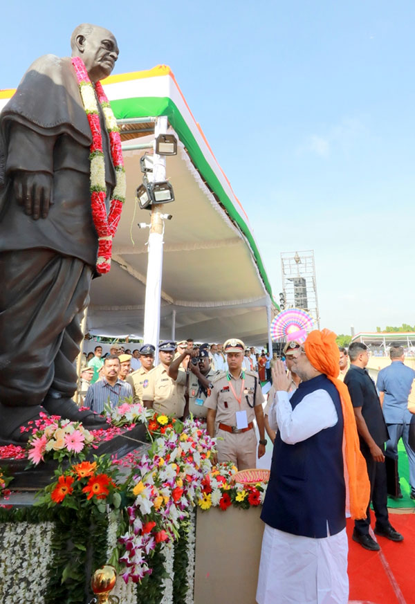అమిత్ షా కాన్వాయ్‌కి ఎదురెళ్ళిన కారు ఇలా అయిపోయిందో.. కారణం ఇదే