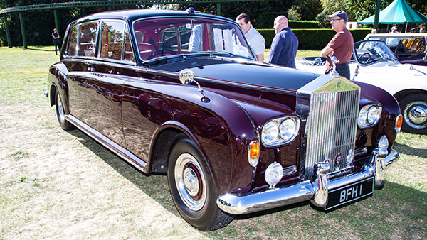 దివికేగిన 'క్వీన్ ఎలిజబెత్ II': ఈమె జీవితంలో ఉపయోగించిన కార్లు ఎలా ఉన్నాయో చూసారా..!!