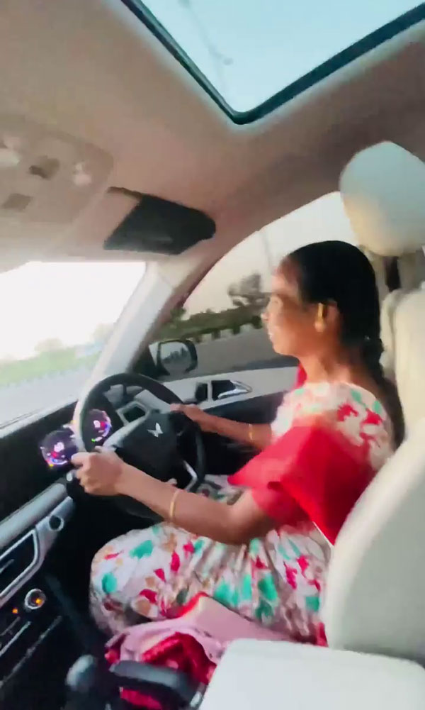 తల్లి కోరికను తీర్చిన తనయుడు.. వైరల్ అవుతున్న వీడియో: మీరూ చూడండి