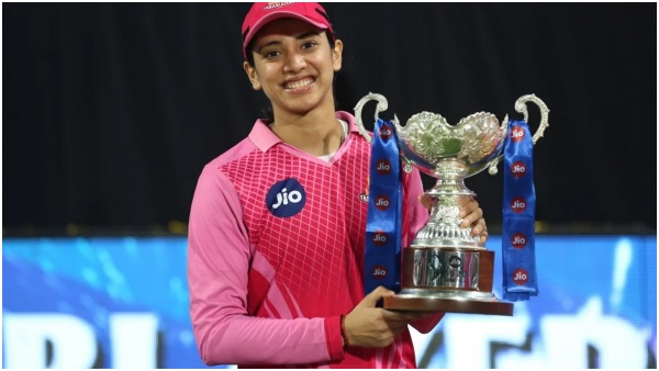 మొదటిసారి లగ్జరీ కారుకి ఓనర్ అయిన 'స్మృతి మంధాన'.. ఆ కారు ఏదో తెలుసా..!!