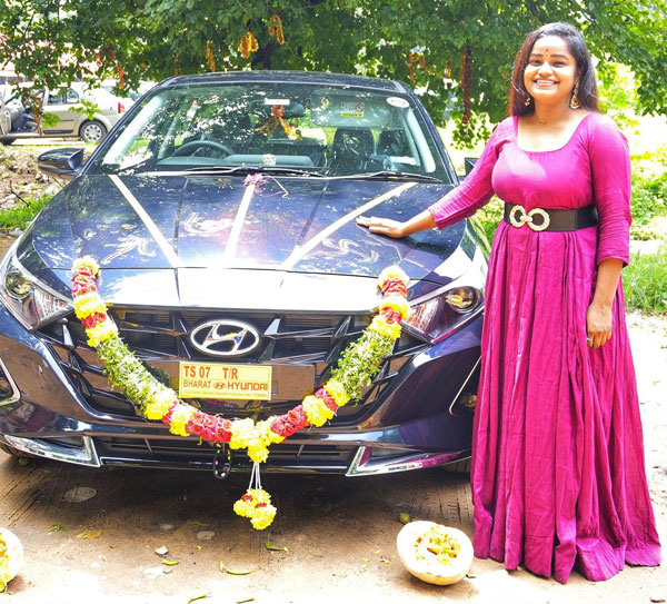 జబర్దస్త్ 'పవిత్ర' కొత్త కారు కొనేసిందోచ్.. వీడియో కూడా వచ్చేసింది