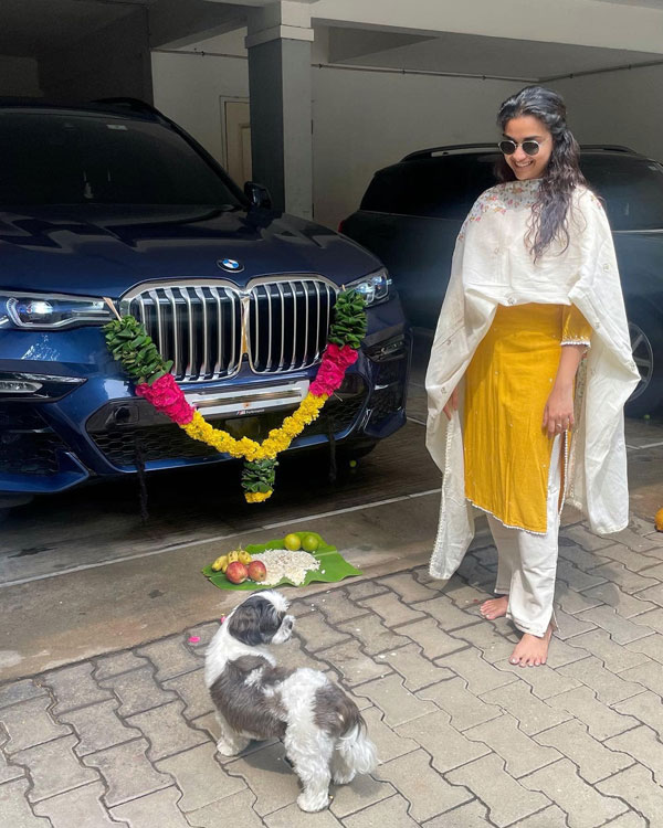 మహానటి చెంతకు చేరిన జర్మన్ లగ్జరీ కారు.. మీరు కూడా ఓ లుక్కేసెయ్యండి