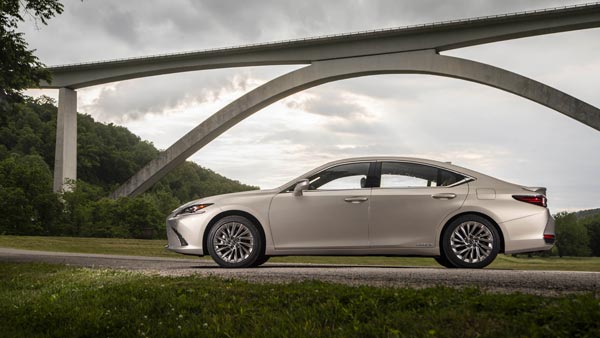 Lexus ES300h మరింత అందంగా మారిపోయింది.. ధరలు ఇలా ఉన్నాయి