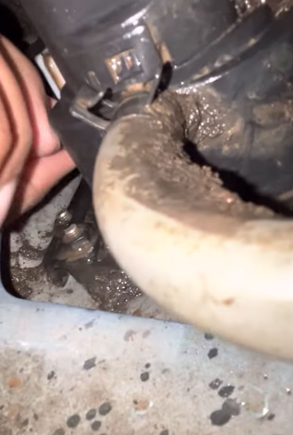 అయ్యయ్యో.. ఇలా జరిగిందేంటి: 'టిగోర్ ఈవి' ని అక్కడే వదిలేసి ఇంటికెళ్లిన ఓనర్.. ఎందుకంటే?