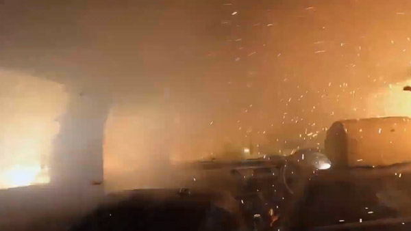 లక్షలు పెట్టి కొన్న కారు.. లక్ష టపాసులతో ఖతం: వీడియో వైరల్