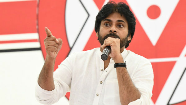 ఫోర్డ్ ఎండీవర్ కారుపైకి ఎక్కిన పవన్ కళ్యాణ్.. సోషల్ మీడియా వైరల్ అయిపోతున్న వీడియో
