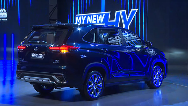 టయోటా నుంచి ఇన్నోవా హైక్రాస్ (Innova Hycross) వచ్చేసింది