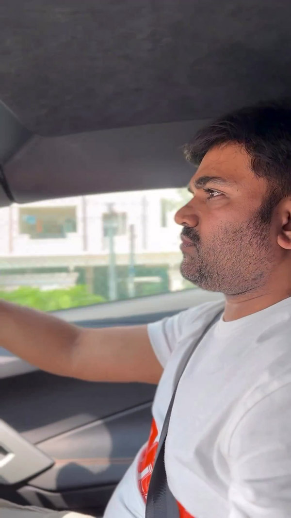 ప్రభాస్ కాస్ట్లీ కారులో కనిపించిన డైరెక్టర్ మారుతి.. వీడియో వైరల్