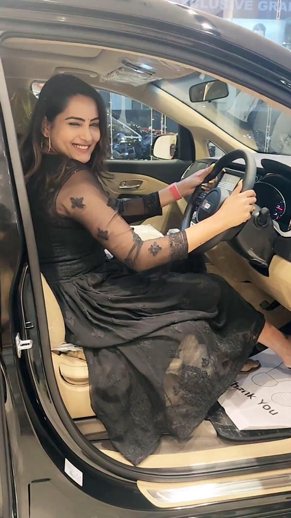 సంక్రాంతికి ఖరీదైన కారు కొనేసిన 'హిమజ': ఆ కారు ధర ఎంతో తెలుసా..!!