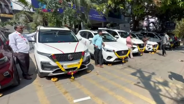 సంక్రాంతి కానుకగా ఖరీదైన కార్లు గిఫ్ట్‌గా ఇచ్చిన యజమాని.. ఇలాంటి బాస్ మీకు ఉన్నారా..?