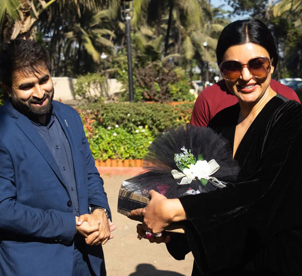 మాజీ విశ్వ సుందరి 'సుస్మితా సేన్' మనసు దోచిన లగ్జరీ కారు