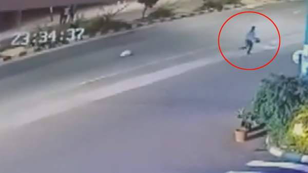 Woman Passenger jumps from rapido