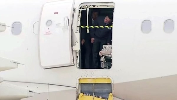 passenger opened emergency door in asiana airlines flight