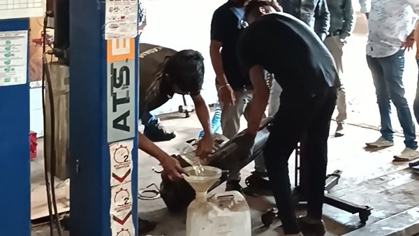 Mahindra XUV700 petrol car filled with diesel