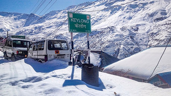 Driving tips in snow and winter road conditions 