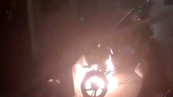 Delhi women sets parking bike on fire 
