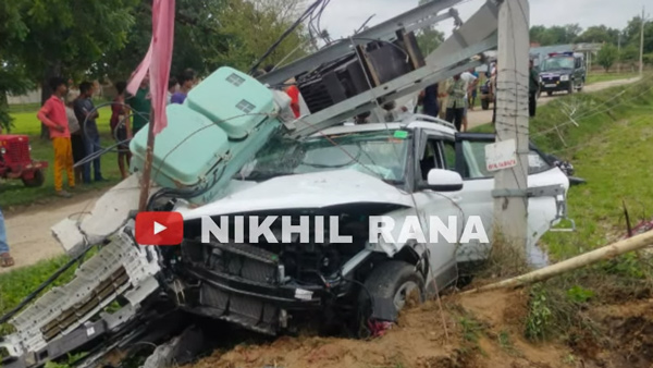 hyundai venue crashed electric pole