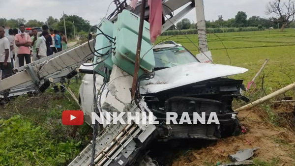 hyundai venue crashed electric pole