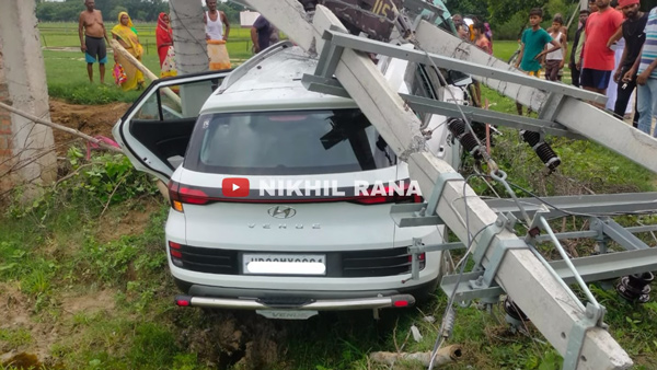 hyundai venue crashed electric pole