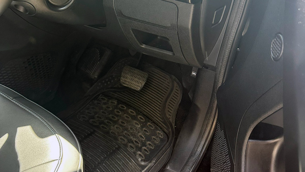 Tata nexon EV car accelerator pedal breaks while in driving