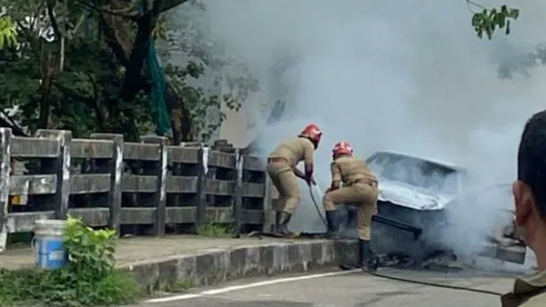 Volkswagen Polo GT car caught fire during race with mini cooper in kochi 