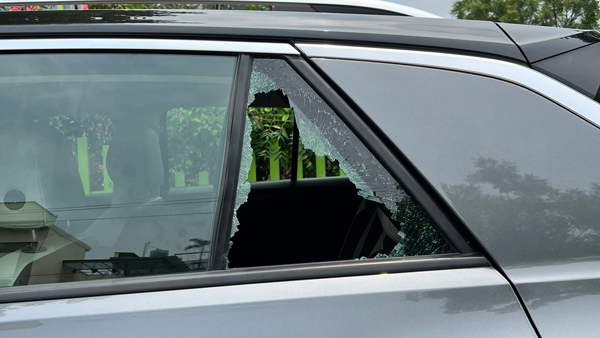 boy gets locked inside Volkswagen car