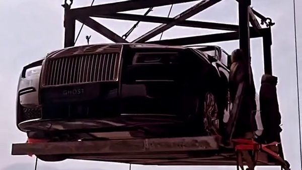 china millionaire parked his rolls royce ghost in 44 floor,