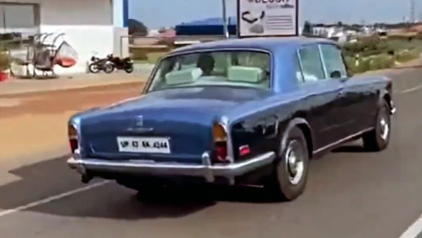 Ms-Dhoni-Drives-Rolls-Royce 