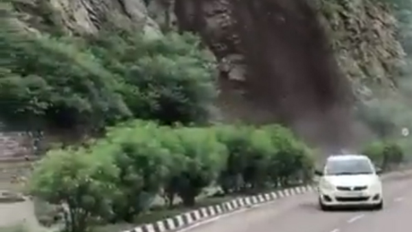 car narrowly escaped from landslide car narrowly escaped from landslide