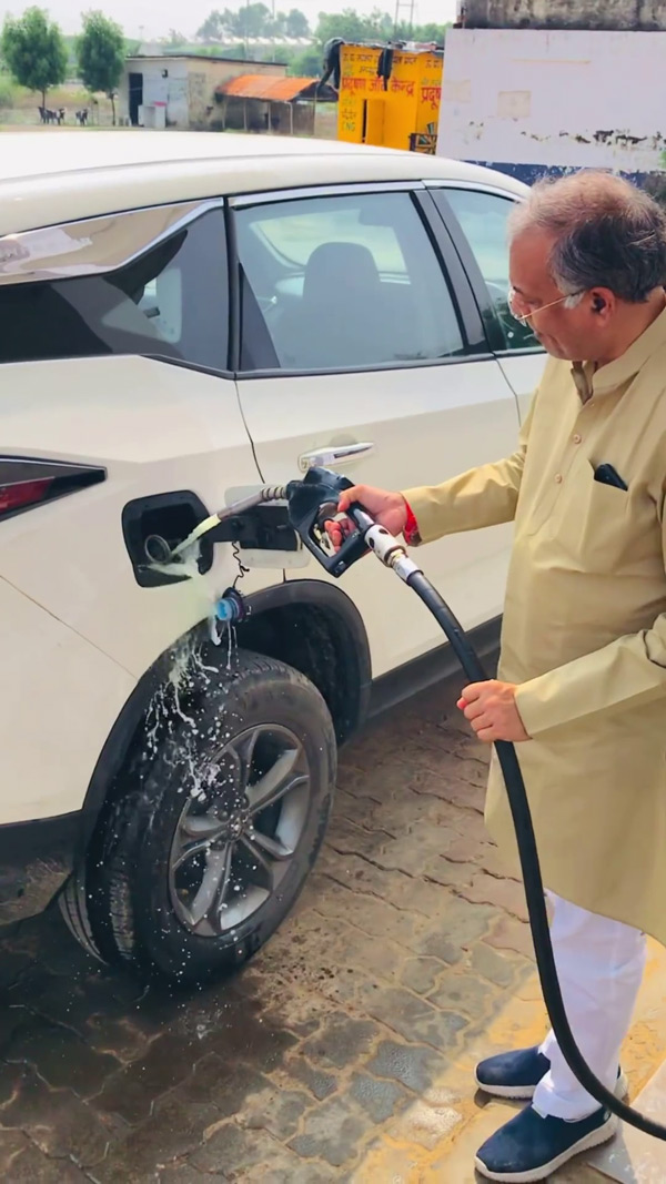 old man pours fuel on his tata harrier car 