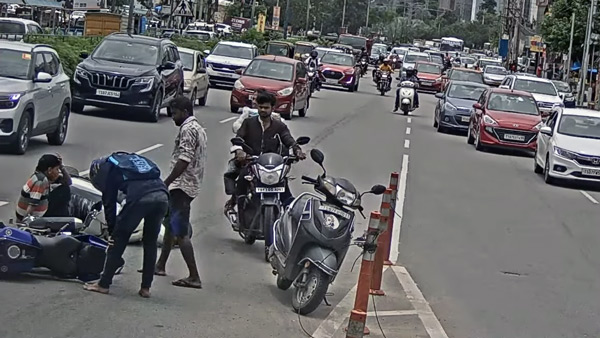 yamaha r15 bike rider careless road crossing 