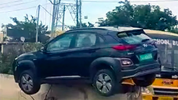 Hyundai Kona EV lodged on road divider