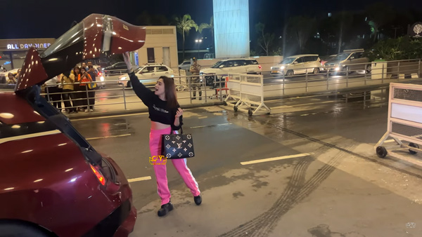 actress nushrat bharucha bmw ix SUV boot door video