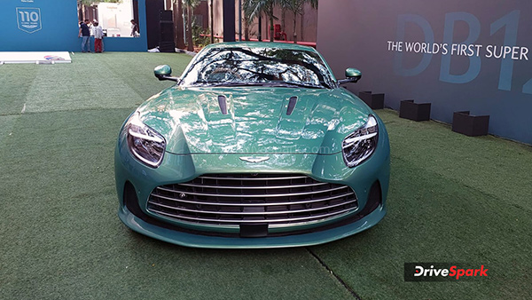 Aston-Martin-DB12