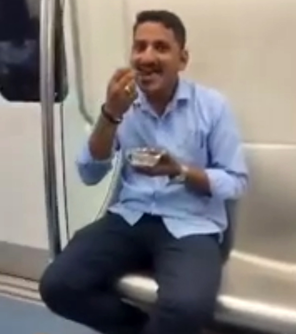 Eating-Gobi-Manchurian-In-Metro
