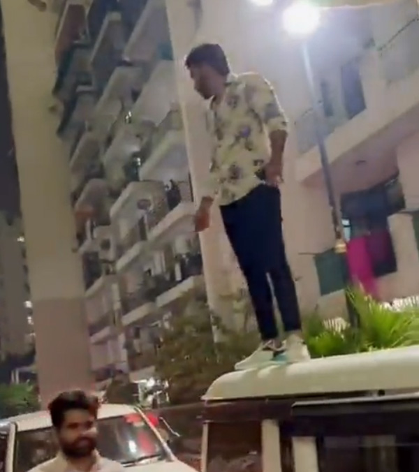 Birthday-celebrations-On-Car