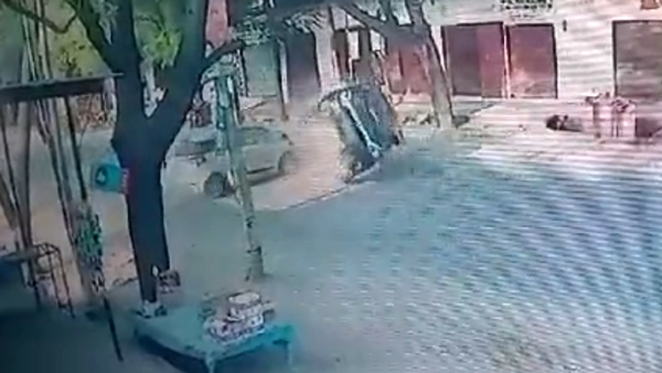 hyundai i20 hits Tata nexon car