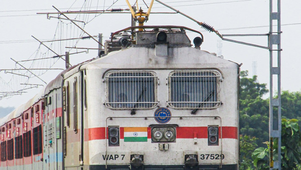 11-Horns-In-Indian-Railways