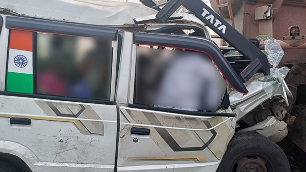 13 ap people killed in road accident in karnataka pics