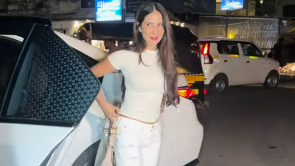 kim sharma BMW i7 Electric car