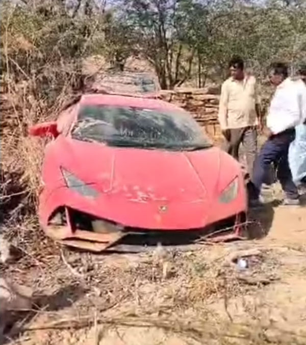 Lamborghini-Huracan-Super-Car-Crashed